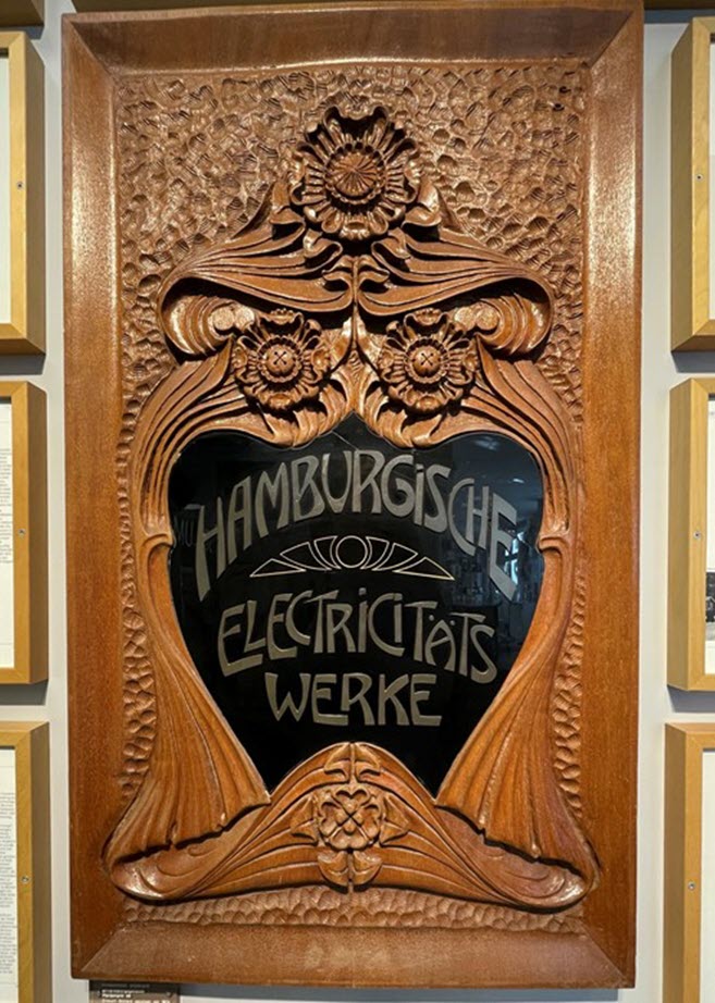 electrum_Firmenschild_um_1905_Hamburgische_Electricitaets-Werke_657x922.jpg